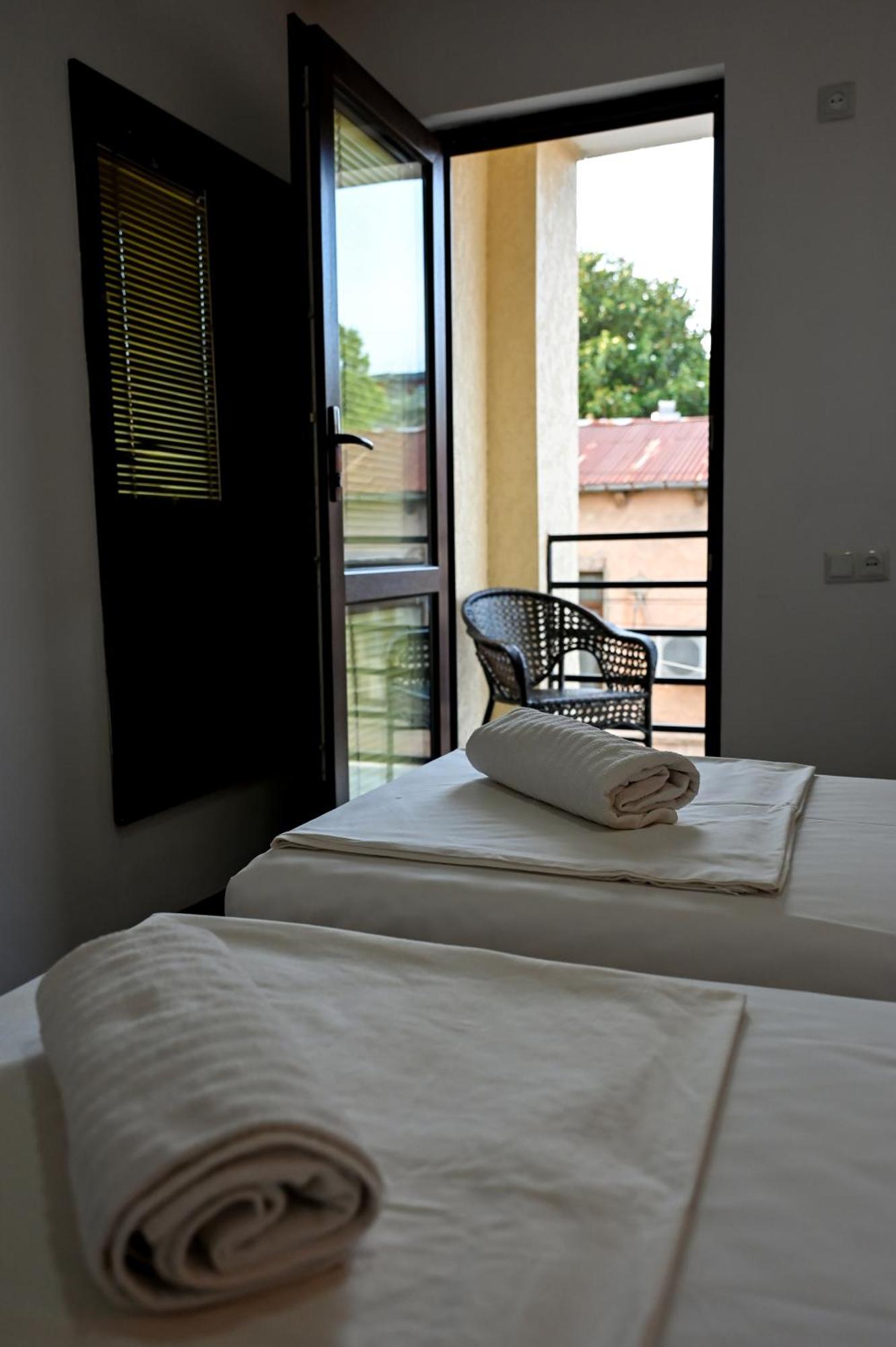 Starhostel Kutaisi Esterno foto