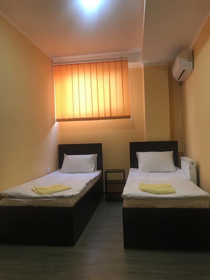 Starhostel Kutaisi Esterno foto